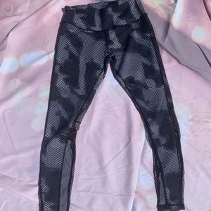 Lulu lemon size 4 leggings with mesh cutout